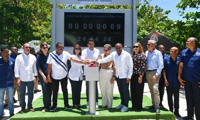 David Collado deja iniciada construcción plaza de vendedores en playa Teco de Maimón, Puerto Plata