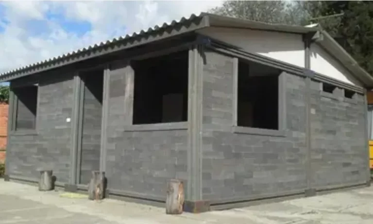 Casas hechas con plástico reciclado: la tendencia que promete revolucionar la construcción
