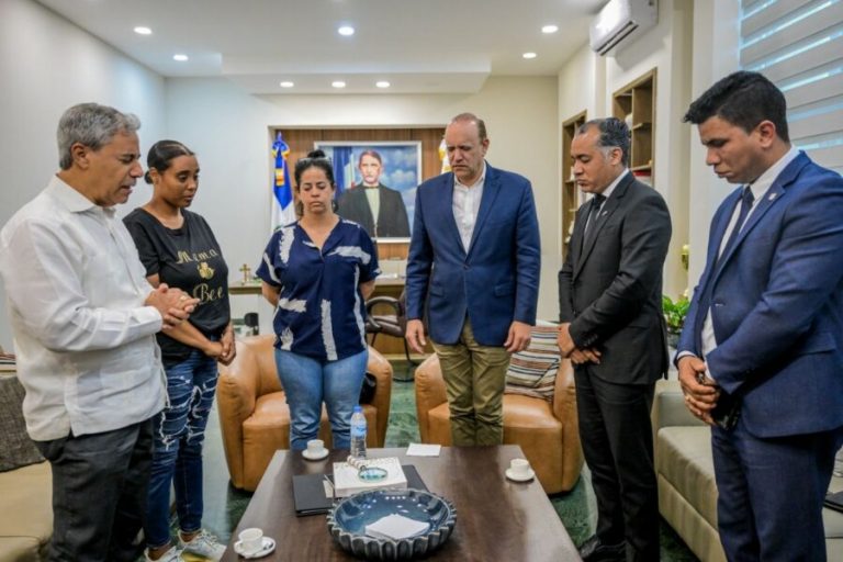 "Confiamos en la justicia": Familia de chofer asesinado en Santiago se reúne con el alcalde Ulises Rodríguez