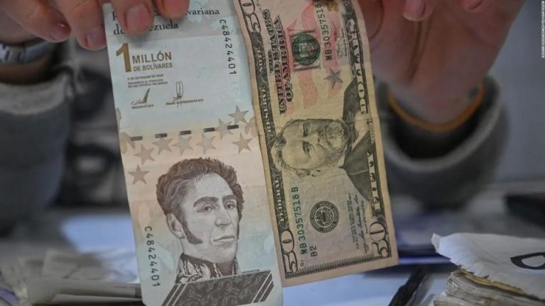 Venezuela eleva ingreso mínimo de US$190 a US$240 en medio de reclamos por situación económica