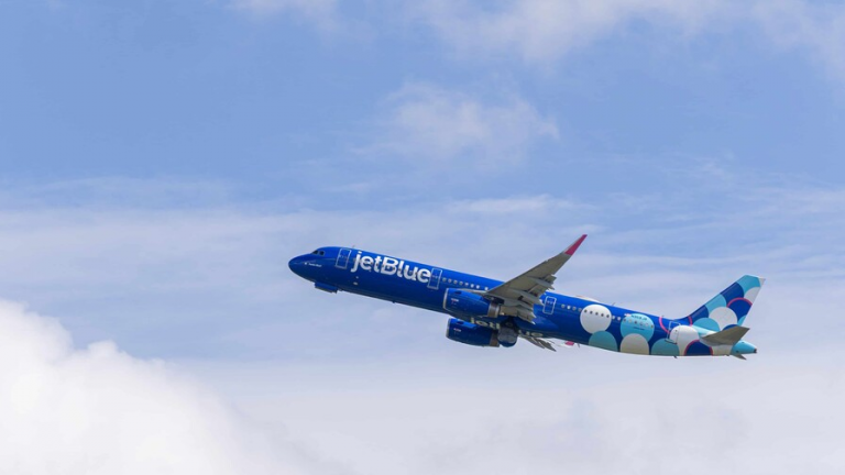 JetBlue aumenta el precio de las maletas facturadas: ¿cuáles son los nuevos precios?