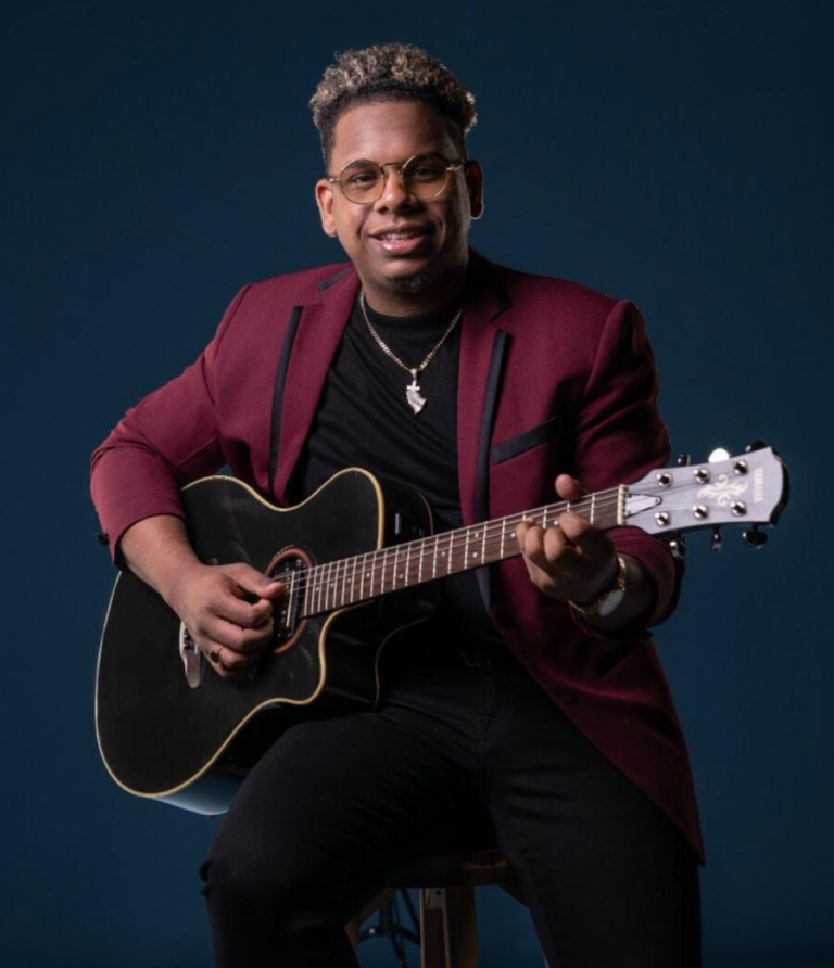 Ronny Manuel: de ser fanático a tener su grupo de bachata