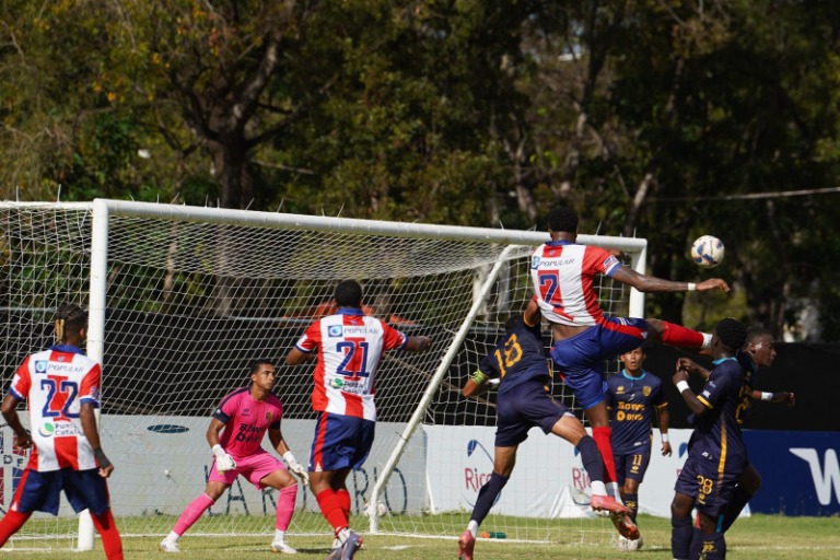 Delfines gana y clasifican; Moca y Cibao empatan