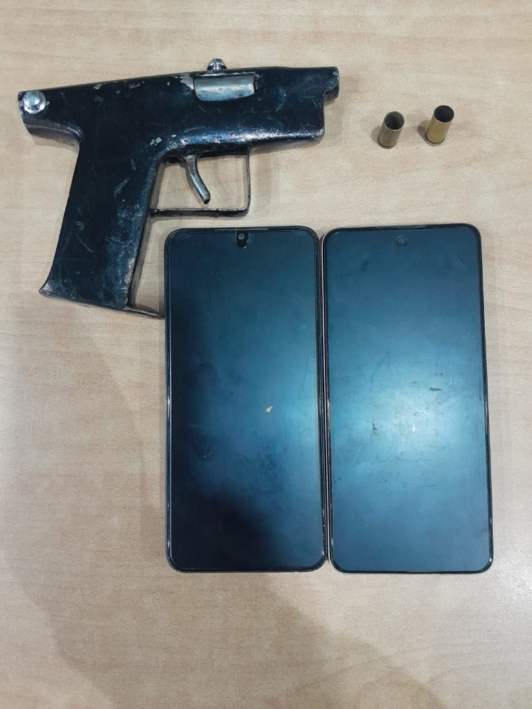 Policía detiene y remite a las autoridades a adolescente con posesión de drogas y arma de fabricación artesanal en San Juan