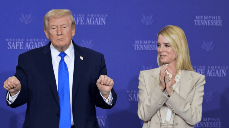 Trump destituye a la fiscal general, Pam Bondi