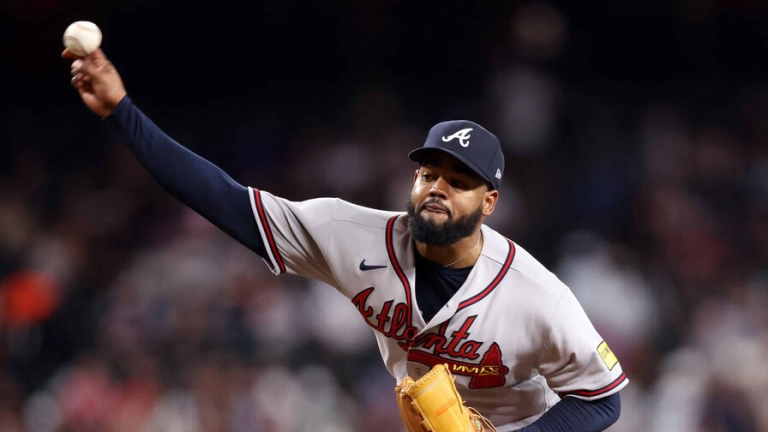 Reynaldo López domina y se apunta la victoria en paliza de los Bravos