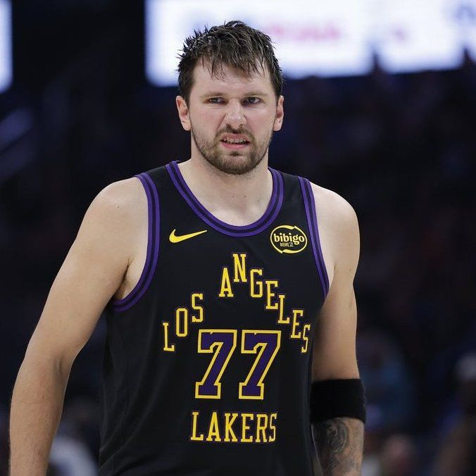 ¡Golpe duro para los Lakers! Luka Dončić estará de baja indefinidamente y se pierde la temporada regular por lesión