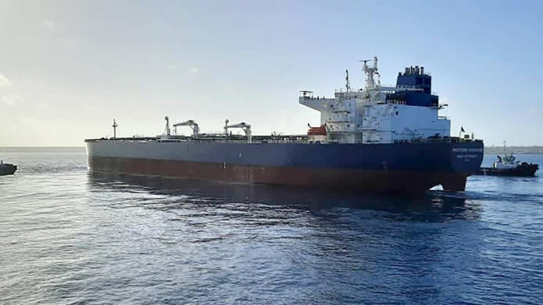 Petrolero ruso concluye descargue de crudo en Cuba para frenar crisis energética