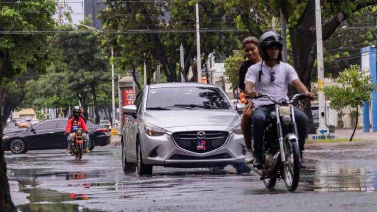 El COE mantiene 10 provincias y al Distrito bajo alerta por las lluvias