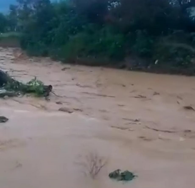 El municipio Tireo en riesgo: lluvias dejan al descubierto fallas estructurales