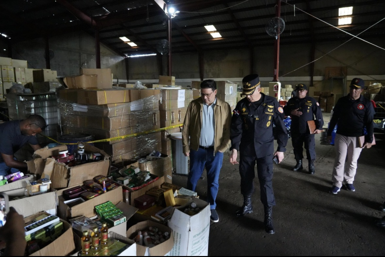 MICM y CECCOM decomisan más de 2.3 millones de productos ilícitos en Semana Santa