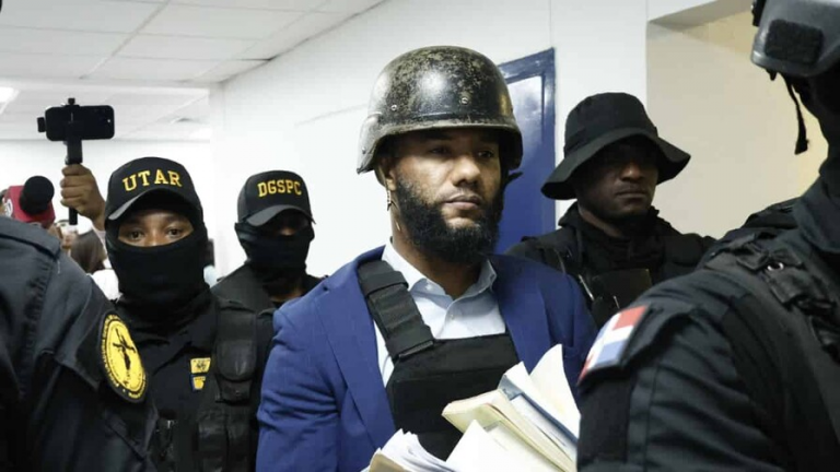 Aplazan medida de coerción contra fiscal acusado de recibir soborno de 10 mil dólares