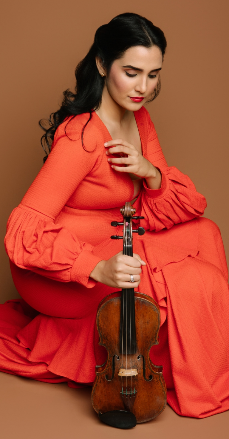 Aisha Syed, une la música de su violín con el latido de maternidad