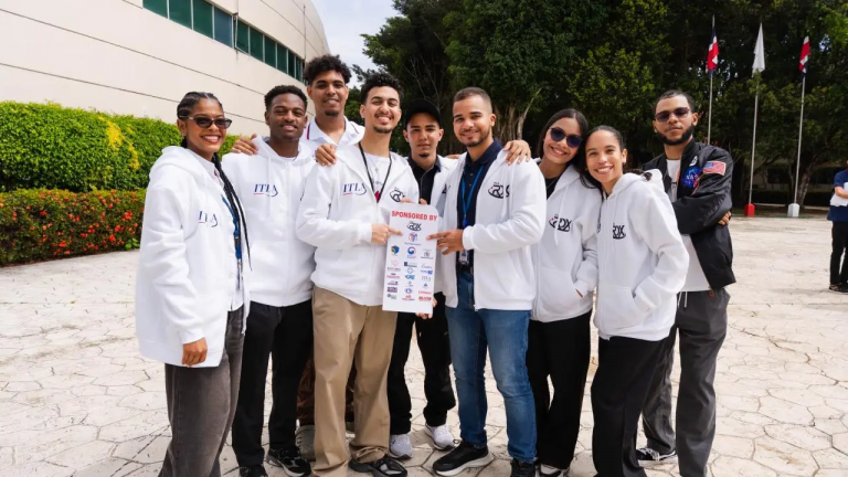 Equipos del ITLA parten hacia la NASA para representar a la RD en competencia internacional