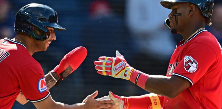 Martínez batea de 5-4, incluido un grand slam