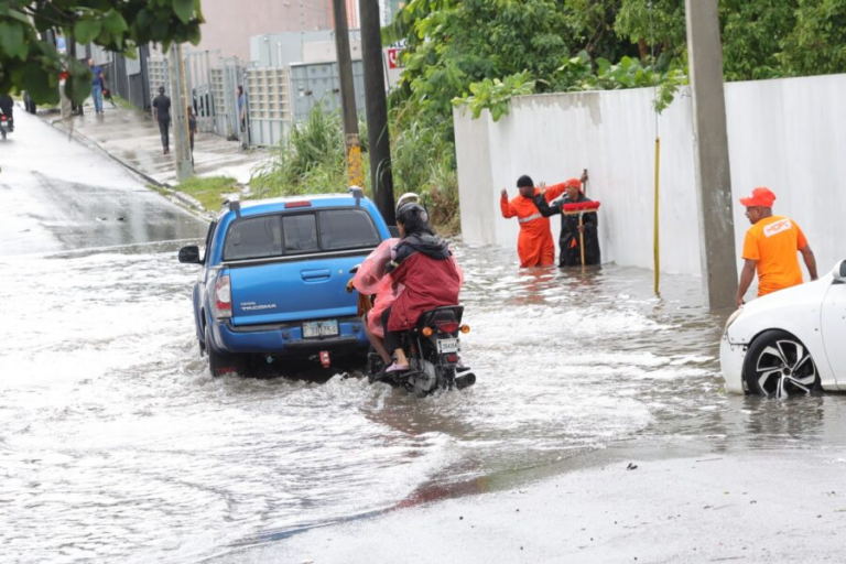 Lluvias se intensifican esta tarde: alertan por tormentas, granizo y fuertes vientos