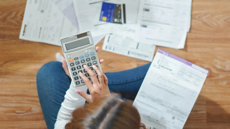 Ganas más, pero te alcanza menos, el error financiero que afecta a millones