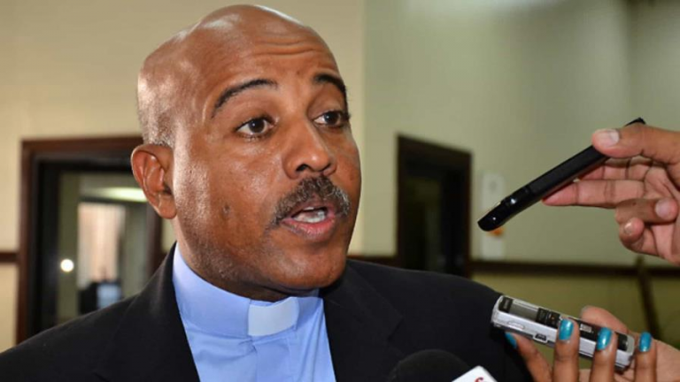 El obispo Manuel Ruiz reconoce la ausencia de la Iglesia católica en momentos clave del país