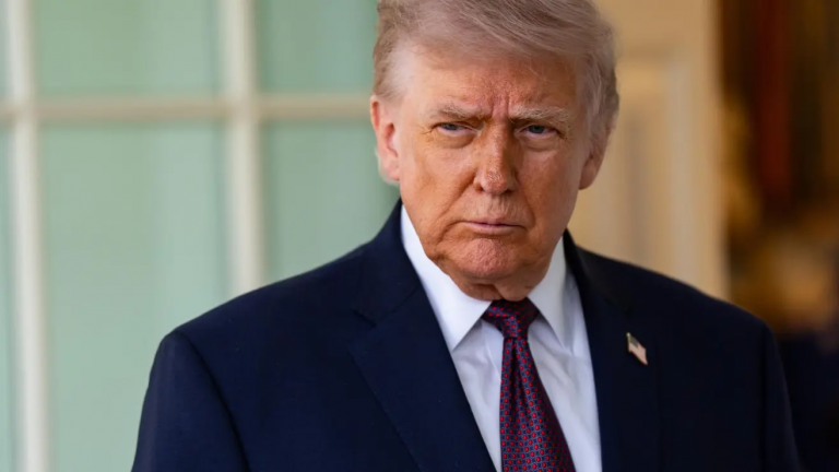 Trump borra la imagen en la que aparecía como Jesús: “Pensé que era yo como médico”