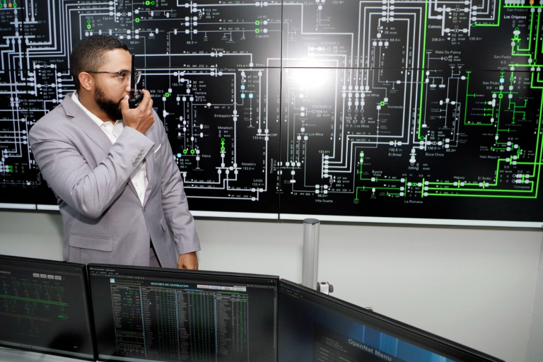 Gobierno pone en operación simulador de entrenamiento para el sistema eléctrico