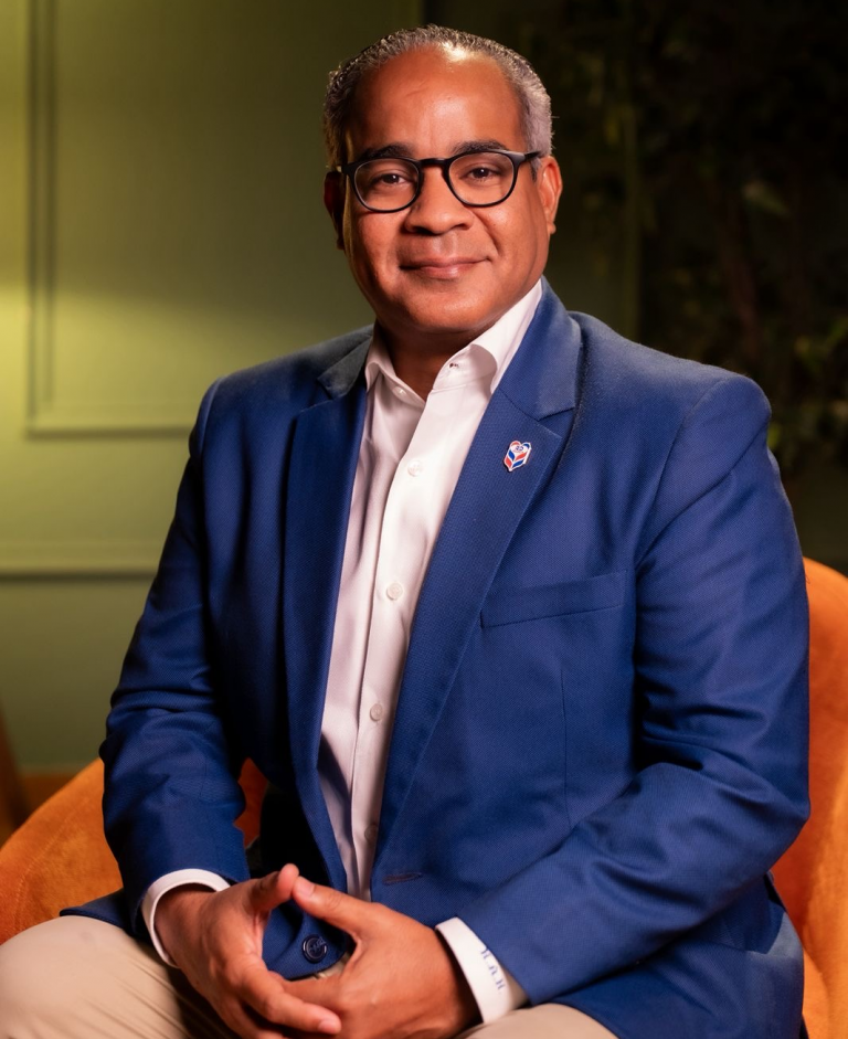 Hernani Aquino denuncia falta de fiscalización a fondos que reciben partidos políticos