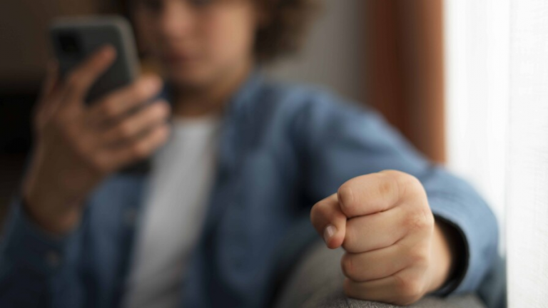 Neuropsicólogo explica la relación que existe entre cerebro, pantallas, Ira y control