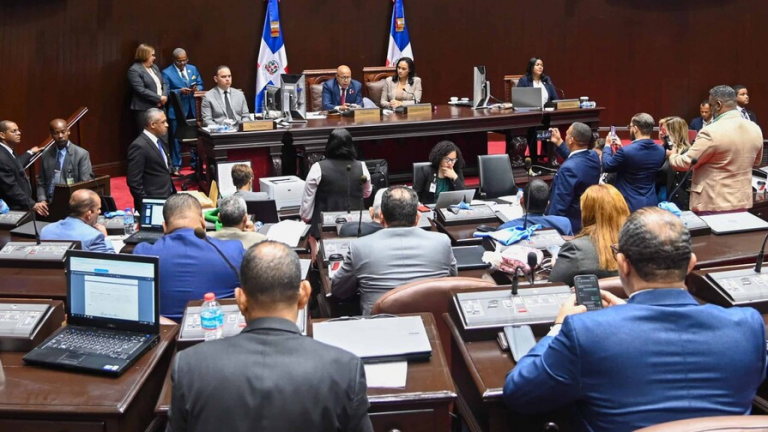 Los empleados de los diputados y sus bloques cuestan más de RD$33 millones cada mes