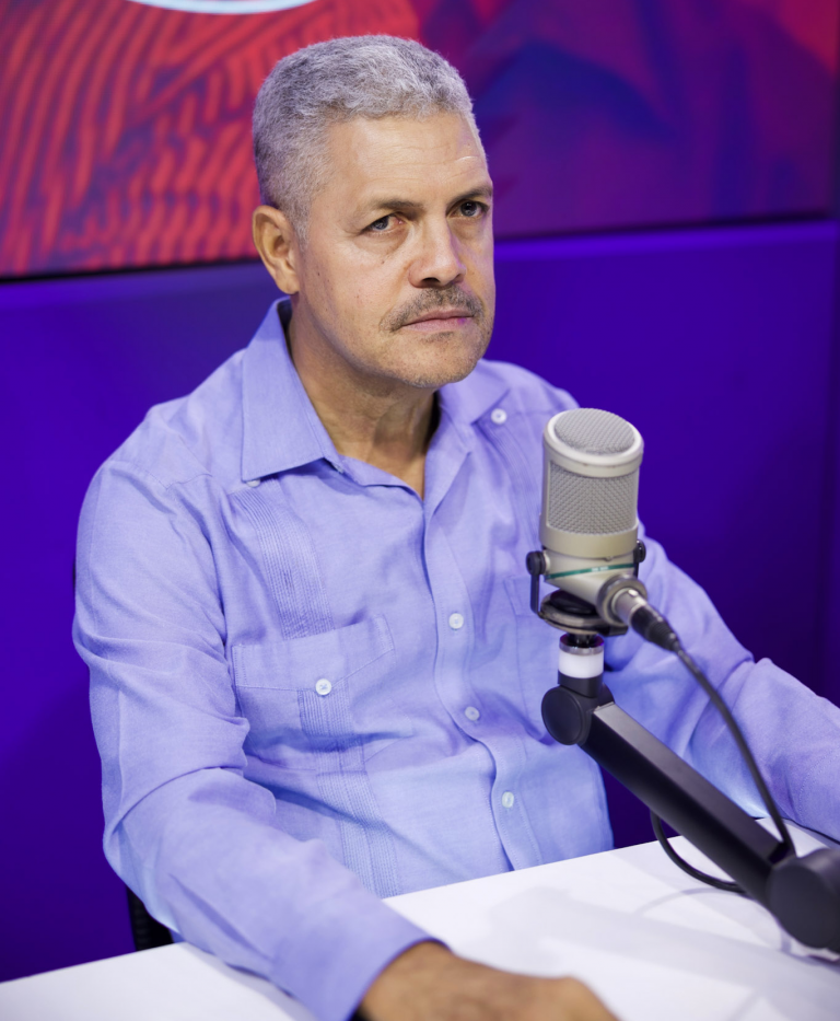 Barahona bajo asedio: Luis Carvajal denuncia "mafia de agregados" y colapso de la institucionalidad ambiental