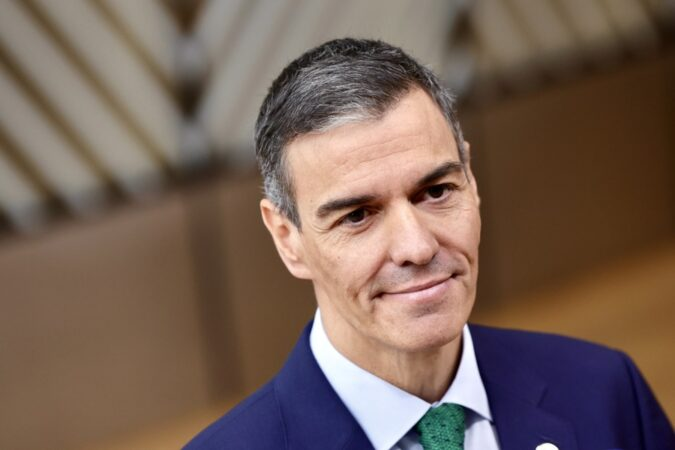 España responde a Donald Trump: OTAN no permite suspensiones