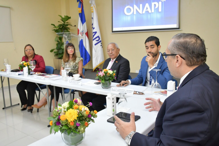 ONAPI realiza conversatorio para escalar la industria deportiva en la propiedad industrial