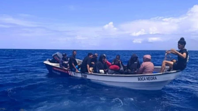 Autoridades buscan a 15 presuntos inmigrantes que desembarcaron en aguas de Puerto Rico