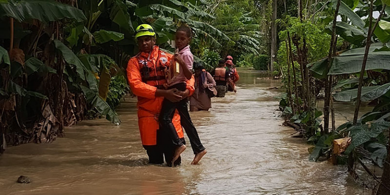 Defensa Civil coordina evacuaciones en provincias en alerta por lluvias
