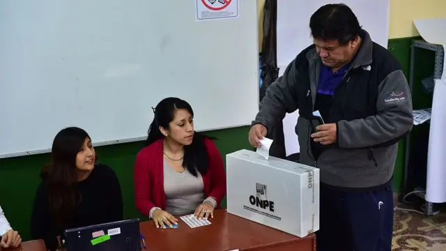 Perú vota en medio de fragmentación política, crisis institucional y desconfianza ciudadana