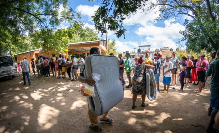 Voluntariado Banreservas asiste a familias afectadas por inundaciones en varias provincias