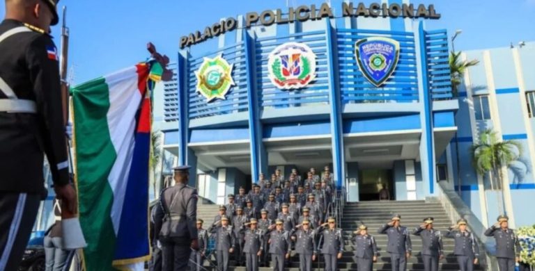 La Policía mantiene en sus filas a 42 generales pese a límite legal de 20