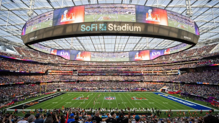 “ICE fuera del Mundial”: trabajadores del SoFi Stadium amenazan con huelga si la FIFA no actúa