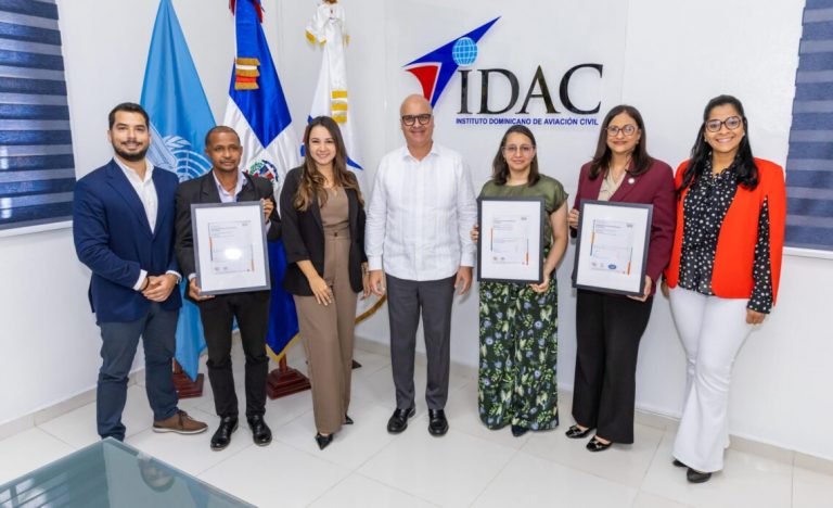El IDAC recibe certificados de la SGS Panamá Control Services