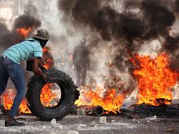 Masacre en Haití deja al menos 70 muertos y miles de desplazados tras ataque de banda armada