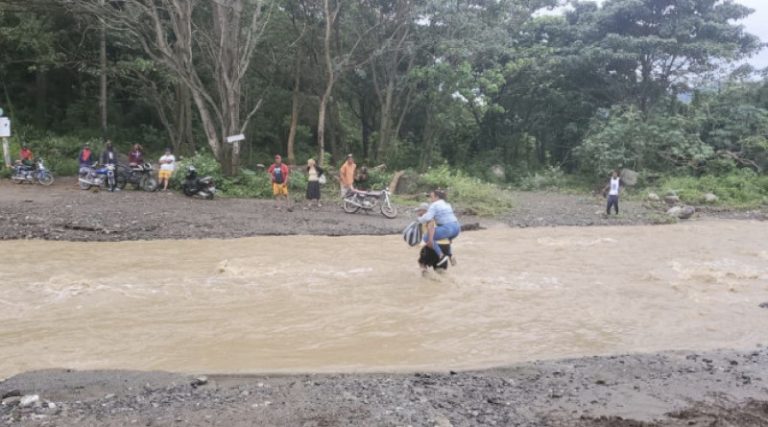 Comunidades de Ocoa y Puerto Plata aisladas por lluvias