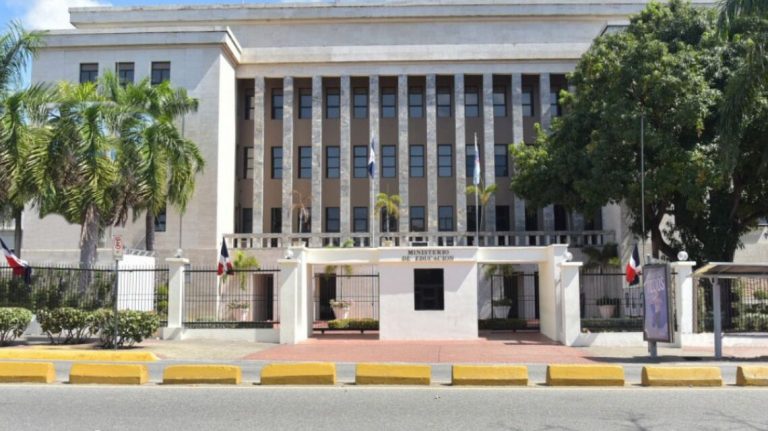 MINERD suspende docencia en tres provincias por alerta roja ante condiciones climáticas