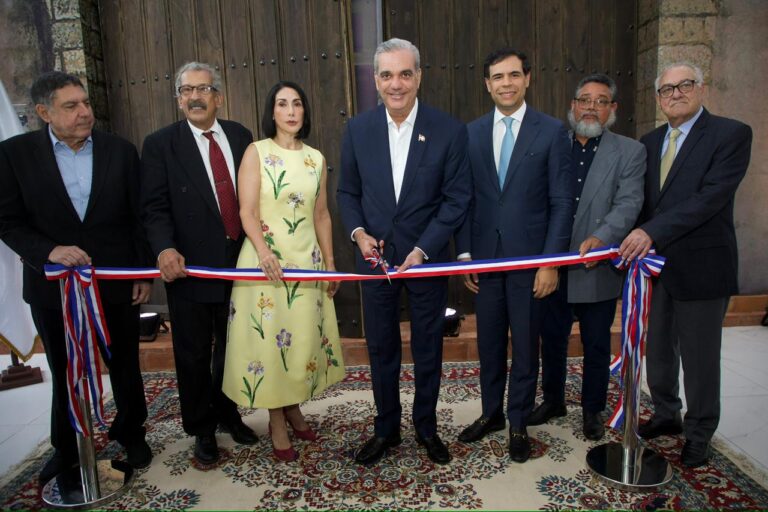 Presidente Abinader y Roberto Ángel Salcedo encabezan reapertura del Museo Nacional de Historia y Geografía