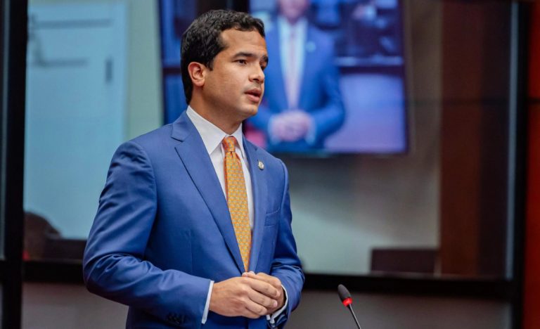 Omar Fernández dice RD “no puede quedarse solo mirando” tras invitar a primer Congreso de Geopolítica