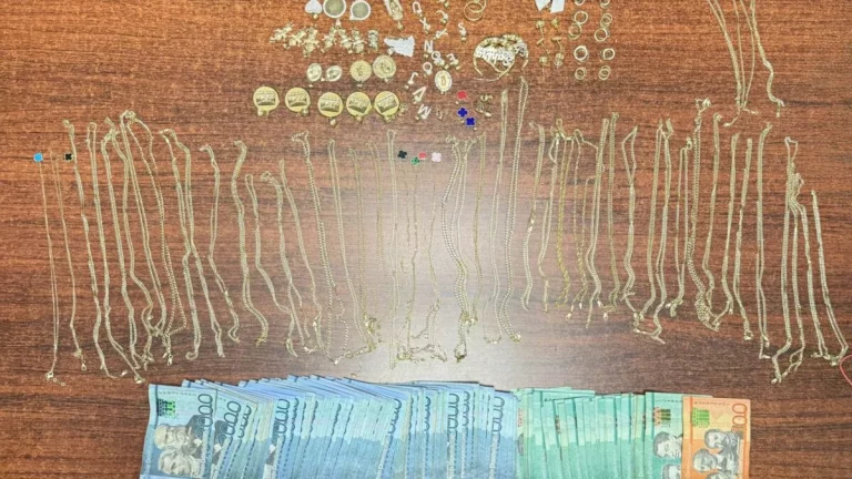 Autoridades recuperan más de RD$200 mil y prendas de oro robadas en joyería de Santiago; apresado uno de los implicados