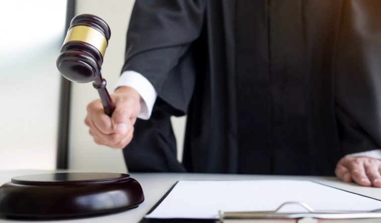 Diez años de prisión para ex empleado penitenciario que estafaba a suplidores