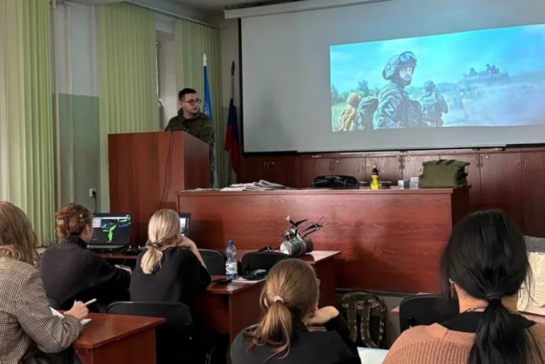 Rusia intensifica reclutamiento de universitarios para la guerra con incentivos y presiones