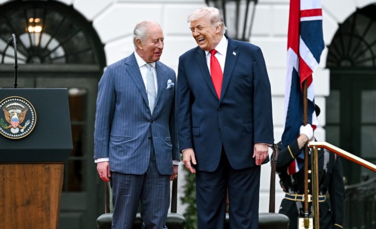 Con el mensaje “Dos Reyes”, la Casa Blanca publica imagen de Trump y Carlos III que desata críticas