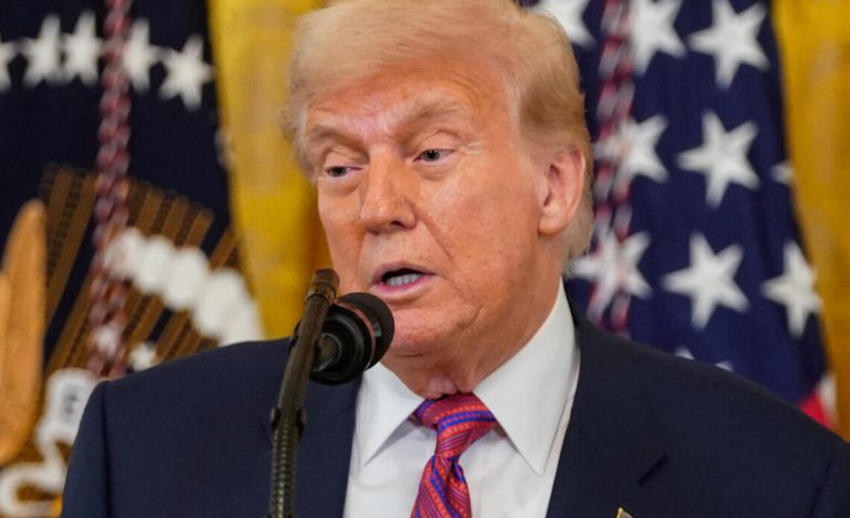 Juez tumba demanda de $10 mil millones de Trump contra WSJ por caso Epstein