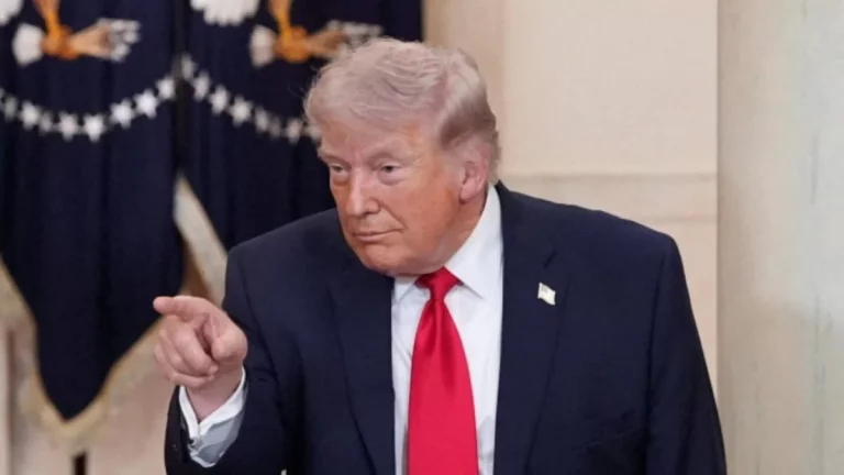 Trump dice que está preparado para lanzar un duro ataque contra Irán si fracasa diálogo