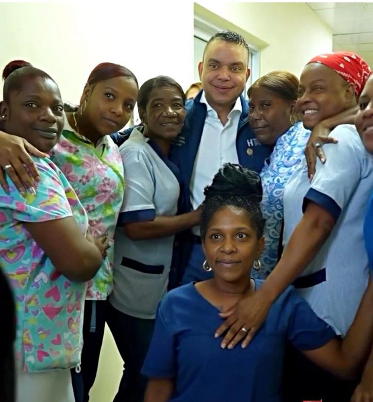 Dr. Julio Landrón felicita a las madres dominicanas en su día y reconoce su invaluable aporte a la sociedad