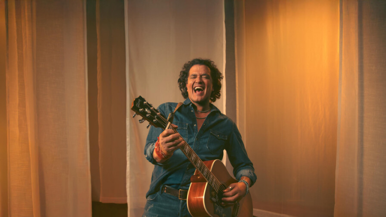 Carlos Vives lanza "El último disco Vol.1″, grabado en vivo y con toda la banda